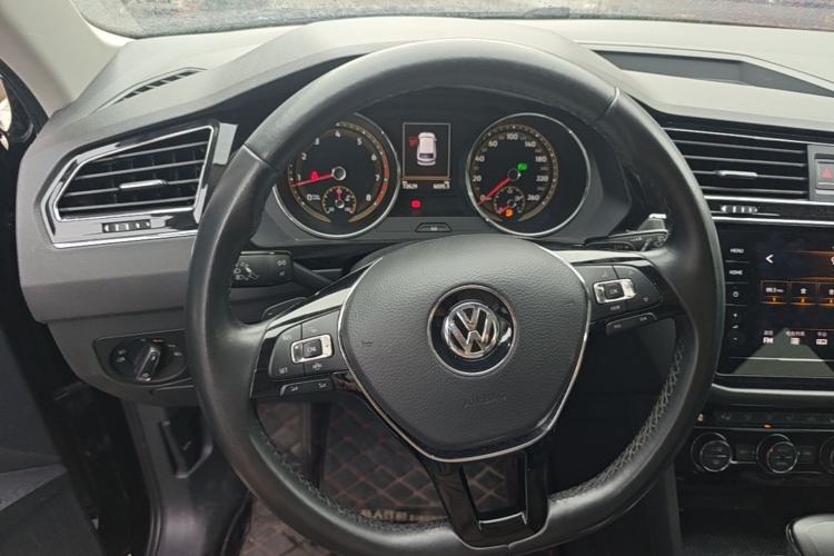Used Volkswagen Tiguan L 2019 Revised 330TSI Automatic Two-Wheel Drive Smart & Luxury Edition China VI Standard Steering Wheel