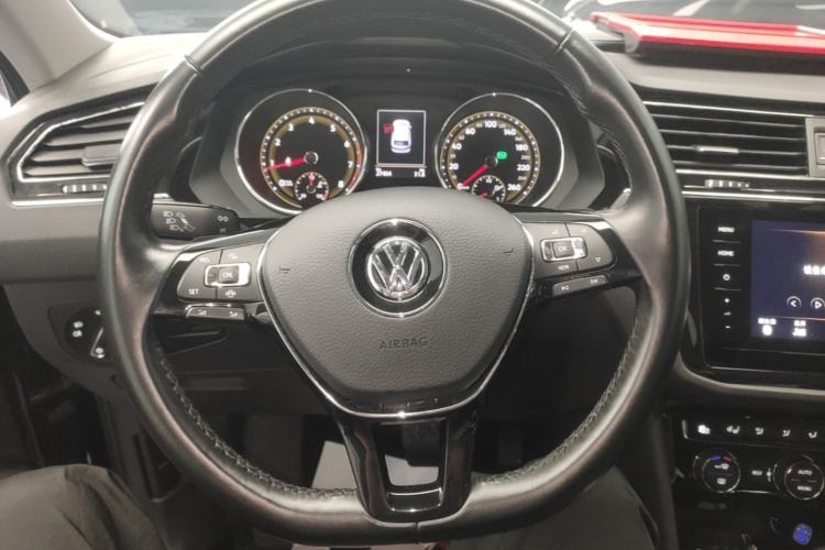 Used Volkswagen Tiguan L 2019 330TSI Automatic Two-Wheel Drive Smart Luxury Version China VI Standard Steering Wheel