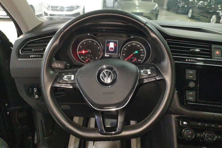 Used Volkswagen Tiguan L 2019 330TSI Automatic Two-Wheel Drive Panoramic Comfort Edition China V Standard Steering Wheel