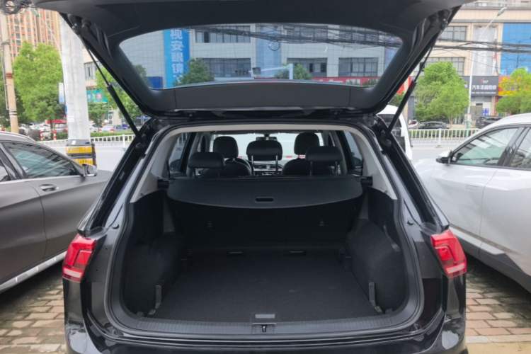 Used Volkswagen Tiguan L 2019 Updated Version 330TSI Automatic Two-Wheel Drive Panoramic Comfort Edition China VI Standard Trunk