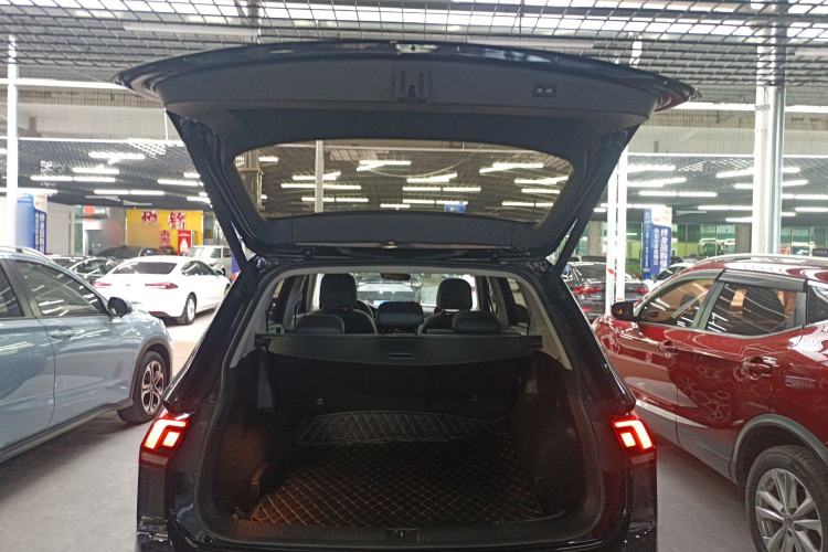 Used Volkswagen Tiguan L 2019 Revised 330TSI Automatic Two-Wheel Drive Smart & Luxury Edition China VI Standard Trunk