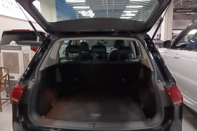 Used Volkswagen Tiguan L 2019 Updated Version 330TSI Automatic Two-Wheel Drive Panoramic Comfort Edition China VI Standard Trunk