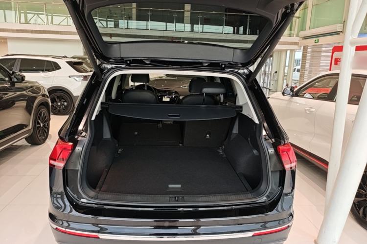 Used Volkswagen Tiguan L 2019 Revised 330TSI Automatic Two-Wheel Drive Smart & Luxury Edition China VI Standard Trunk