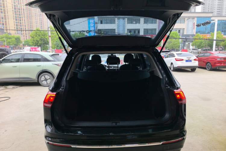 Used Volkswagen Tiguan L 2019 Updated Version 330TSI Automatic Two-Wheel Drive Panoramic Comfort Edition China VI Standard Trunk
