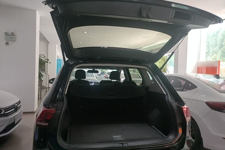 Used Volkswagen Tiguan L 2019 Updated Version 330TSI Automatic Two-Wheel Drive Panoramic Comfort Edition China VI Standard Trunk