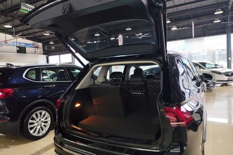 Used Volkswagen Tiguan L 2019 380TSI Automatic All-Wheel Drive Luxury Edition with 7 Seats China VI Standard Trunk