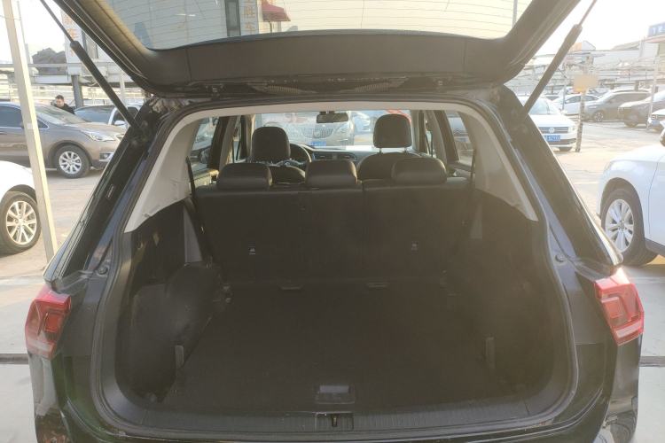 Used Volkswagen Tiguan L 2019 Updated Version 330TSI Automatic Two-Wheel Drive Panoramic Comfort Edition China VI Standard Trunk