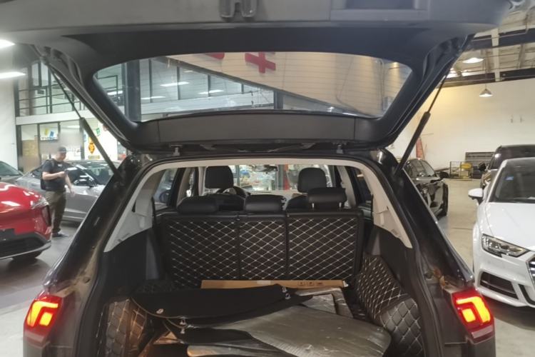 Used Volkswagen Tiguan L 2019 330TSI Automatic Two-Wheel Drive Panoramic Comfort Edition China VI Standard Trunk