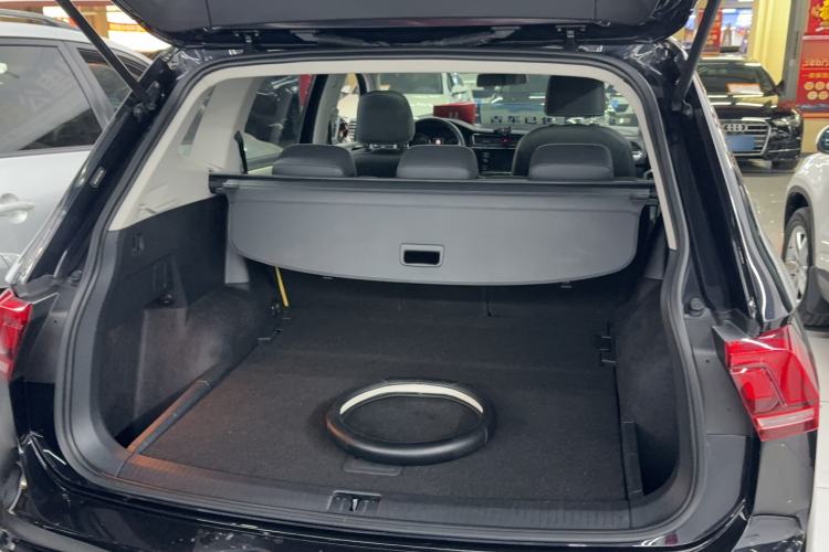 Used Volkswagen Tiguan L 2019 330TSI Automatic Two-Wheel Drive Panoramic Comfort Edition China V Standard Trunk