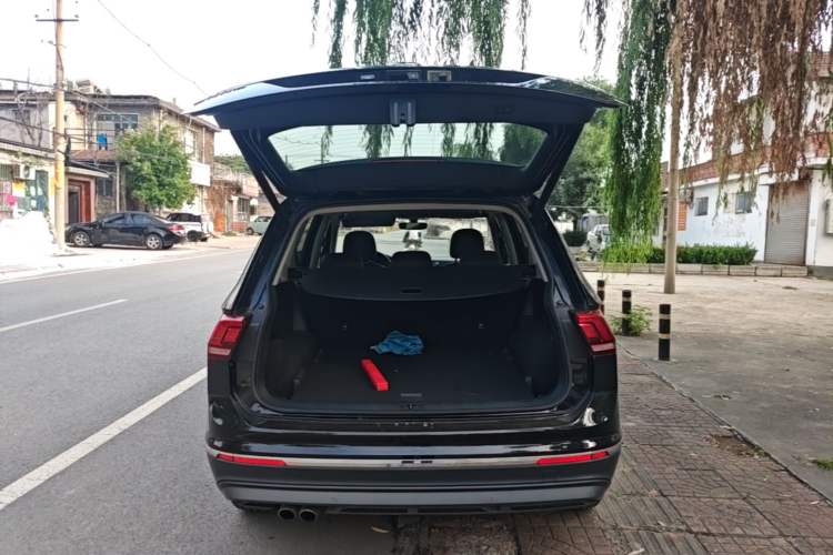 Used Volkswagen Tiguan L 2019 Revised 330TSI Automatic Two-Wheel Drive Smart & Luxury Edition China VI Standard Trunk