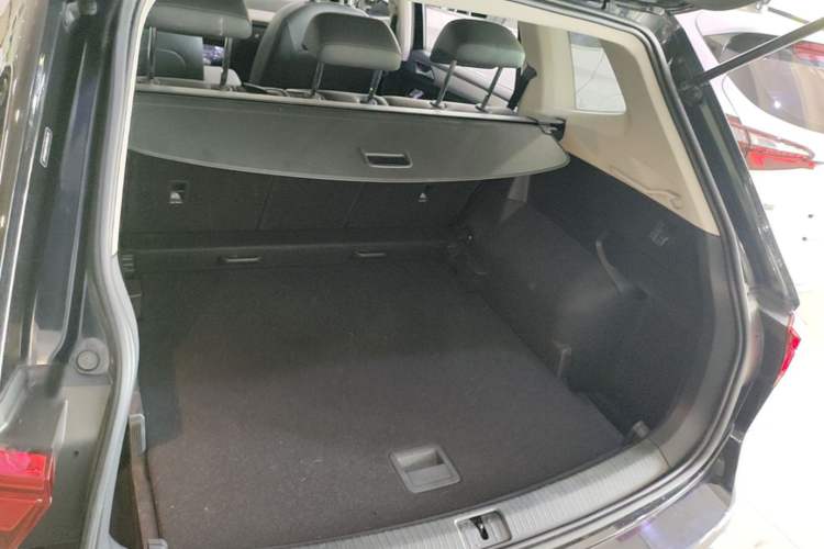 Used Volkswagen Tiguan L 2019 330TSI Automatic Two-Wheel Drive Panoramic Comfort Edition China V Standard Trunk
