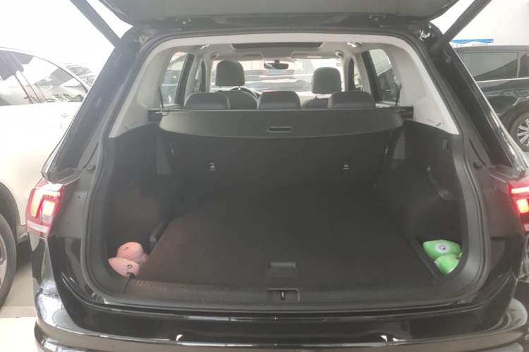 Used Volkswagen Tiguan L 2019 330TSI Automatic Two-Wheel Drive Smart Luxury Version China VI Standard Trunk