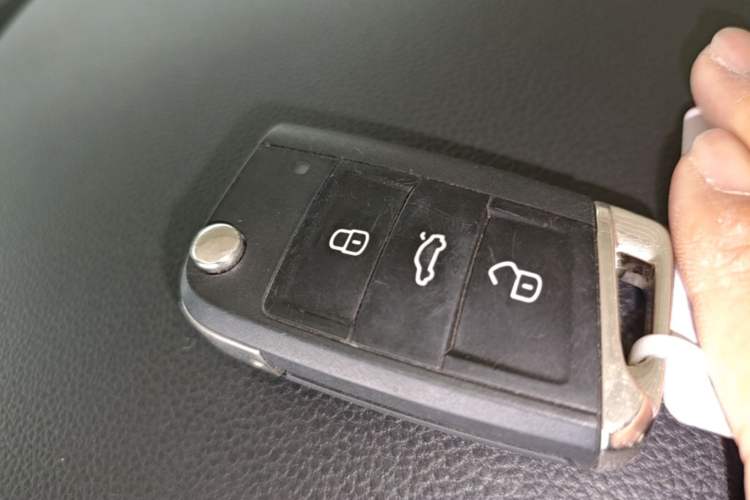 Used Volkswagen Tiguan L 2019 280TSI Automatic Two-Wheel Drive Panoramic Comfort Edition China VI Standard Vehicle Key