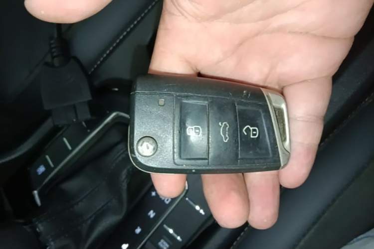 Used Volkswagen Tiguan L 2019 330TSI Automatic Two-Wheel Drive Panoramic Comfort Edition China VI Standard Vehicle Key