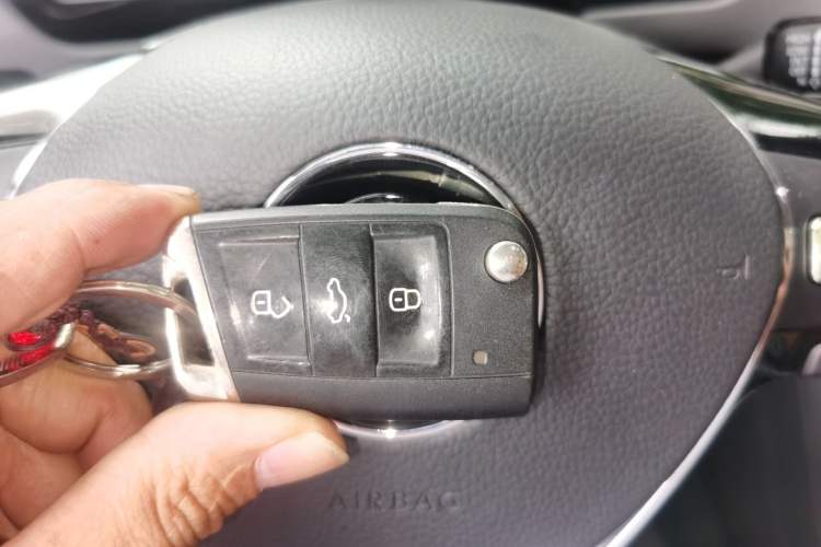 Used Volkswagen Tiguan L 2019 330TSI Automatic Two-Wheel Drive Panoramic Comfort Edition China V Standard Vehicle Key
