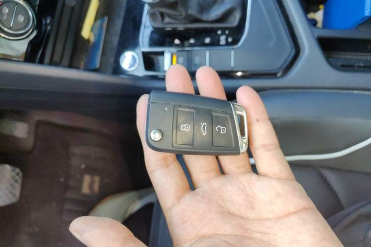 Used Volkswagen Tiguan L 2019 Updated Version 330TSI Automatic Two-Wheel Drive Panoramic Comfort Edition China VI Standard Vehicle Key