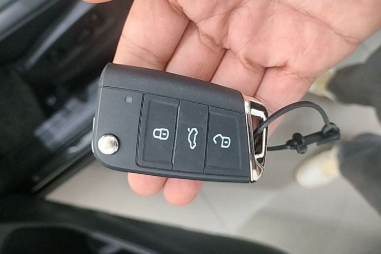 Used Volkswagen Tiguan L 2019 Updated Version 330TSI Automatic Two-Wheel Drive Panoramic Comfort Edition China VI Standard Vehicle Key
