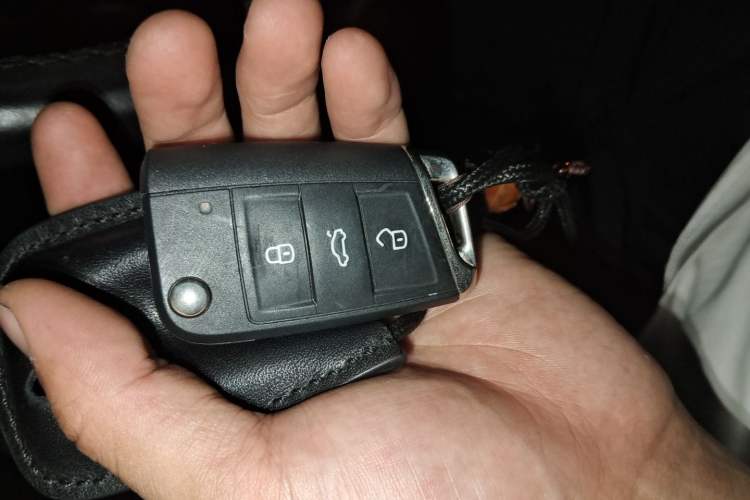 Used Volkswagen Tiguan L 2019 330TSI Automatic Two-Wheel Drive Smart Luxury Version China VI Standard Vehicle Key