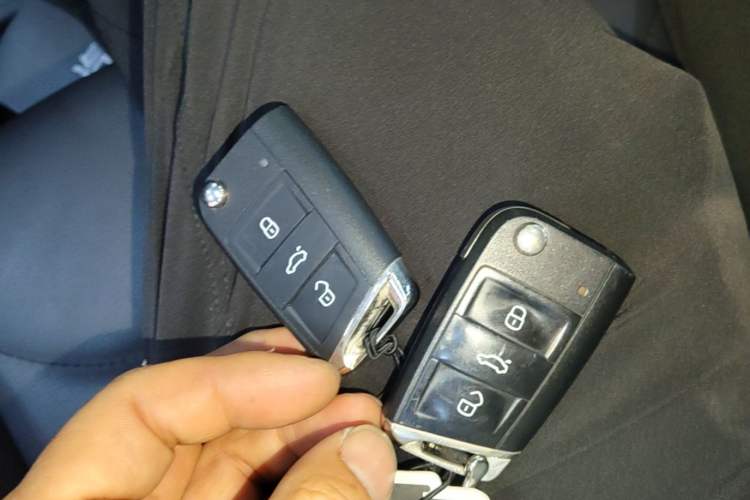 Used Volkswagen Tiguan L 2019 330TSI Automatic Two-Wheel Drive Smart Luxury Version China VI Standard Vehicle Key
