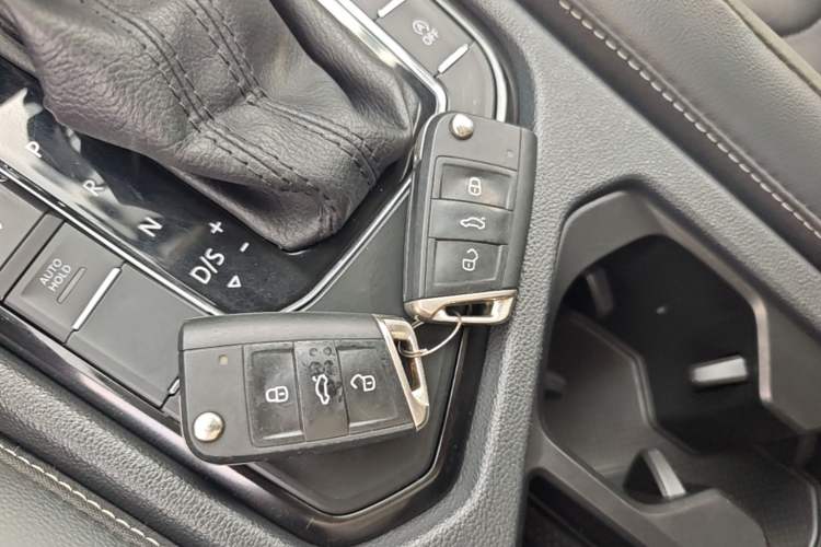 Used Volkswagen Tiguan L 2019 Revised 330TSI Automatic Two-Wheel Drive Smart & Luxury Edition China VI Standard Vehicle Key