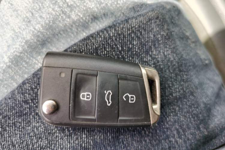 Used Volkswagen Tiguan L 2019 330TSI Automatic Two-Wheel Drive Panoramic Comfort Edition China VI Standard Vehicle Key