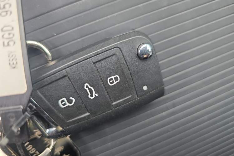 Used Volkswagen Tiguan L 2019 Restyled 330TSI Automatic Two-Wheel Drive R-Line Flagship Version China VI Standard Vehicle Key