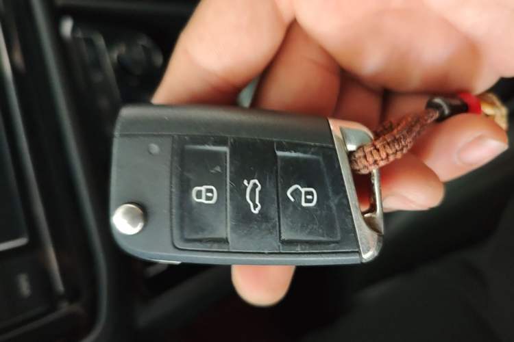 Used Volkswagen Tiguan L 2019 330TSI Automatic Two-Wheel Drive Smart Luxury Version China V Emission Standard Vehicle Key