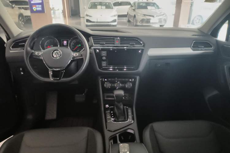 Used Volkswagen Tiguan L 2019 330TSI Automatic Two-Wheel Drive Smart Luxury Version China V Emission Standard Audio And AC Panel