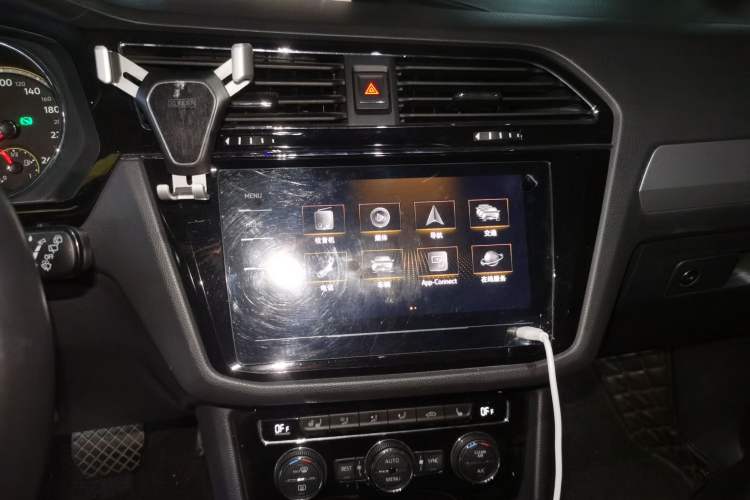 Used Volkswagen Tiguan L 2019 330TSI Automatic Two-Wheel Drive Smart Luxury Version China VI Standard Audio And AC Panel
