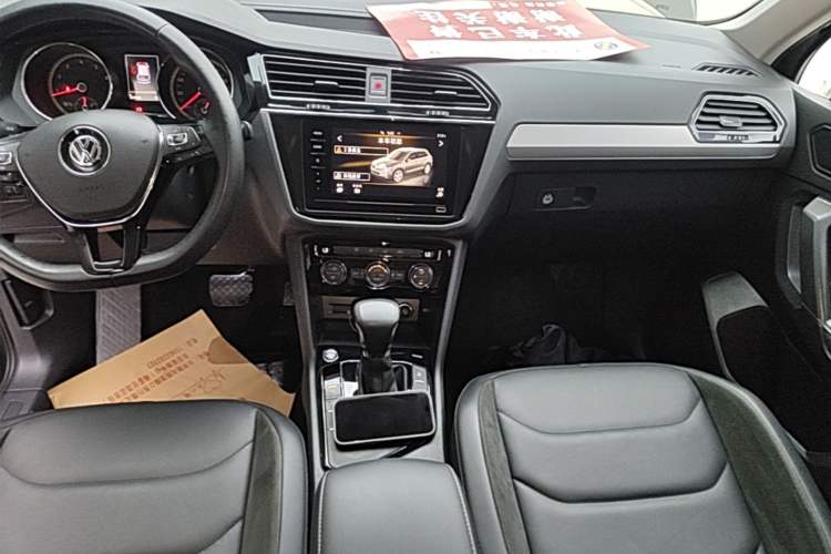Used Volkswagen Tiguan L 2019 Updated Version 330TSI Automatic Two-Wheel Drive Panoramic Comfort Edition China VI Standard Audio And AC Panel