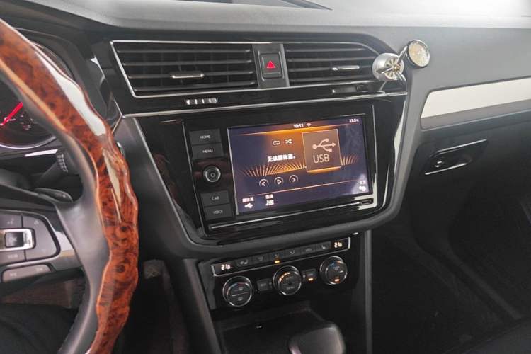 Used Volkswagen Tiguan L 2019 330TSI Automatic Two-Wheel Drive Smart Luxury Version China V Emission Standard Audio And AC Panel