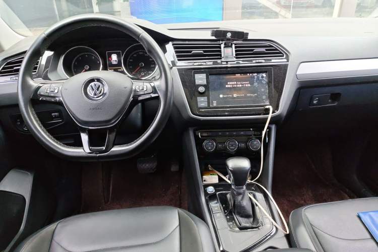 Used Volkswagen Tiguan L 2019 330TSI Automatic Two-Wheel Drive Panoramic Comfort Edition China VI Standard Center Console