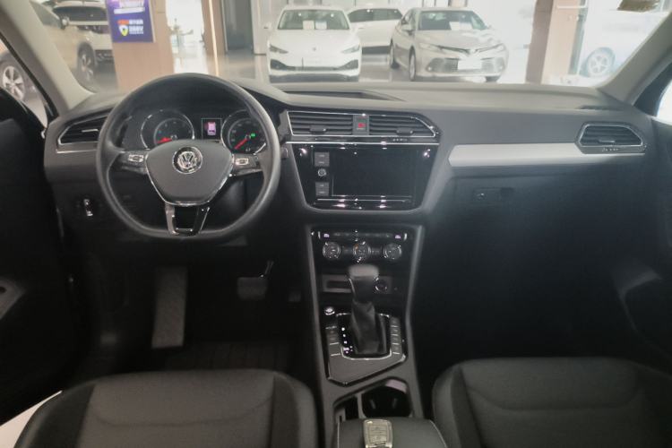Used Volkswagen Tiguan L 2019 330TSI Automatic Two-Wheel Drive Smart Luxury Version China V Emission Standard Center Console