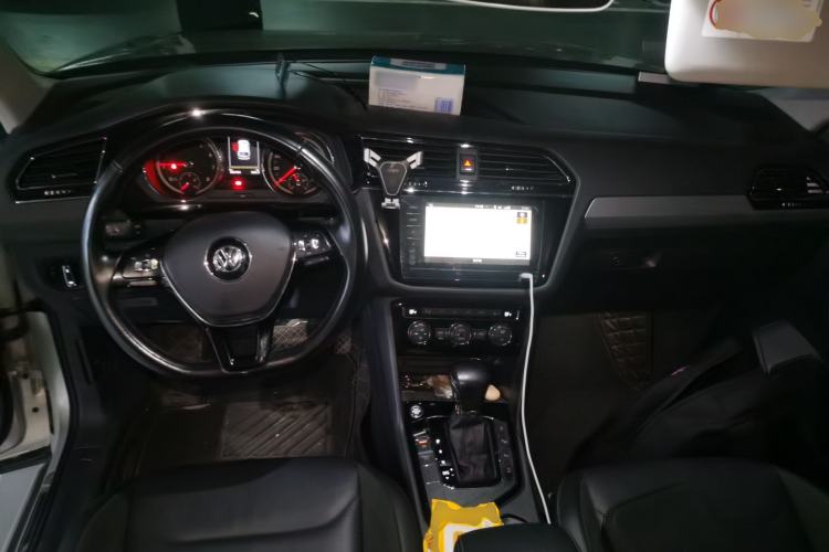 Used Volkswagen Tiguan L 2019 330TSI Automatic Two-Wheel Drive Smart Luxury Version China VI Standard Center Console