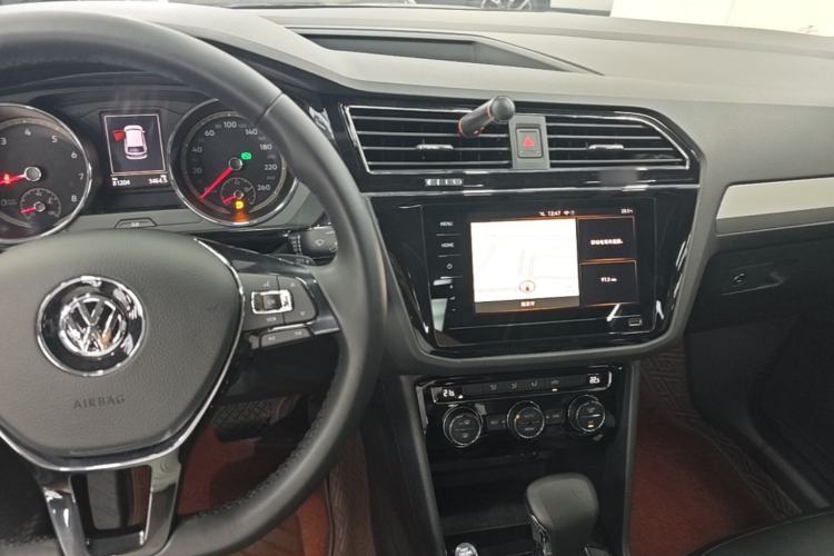 Used Volkswagen Tiguan L 2019 330TSI Automatic Two-Wheel Drive Panoramic Comfort Edition China VI Standard Center Console
