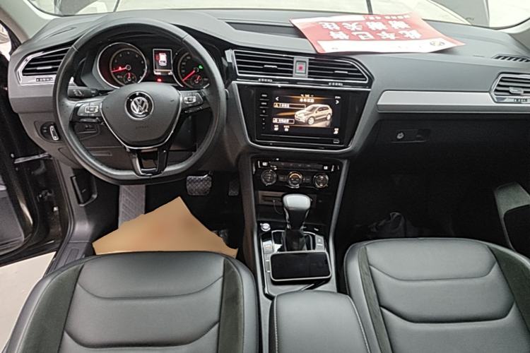 Used Volkswagen Tiguan L 2019 Updated Version 330TSI Automatic Two-Wheel Drive Panoramic Comfort Edition China VI Standard Center Console