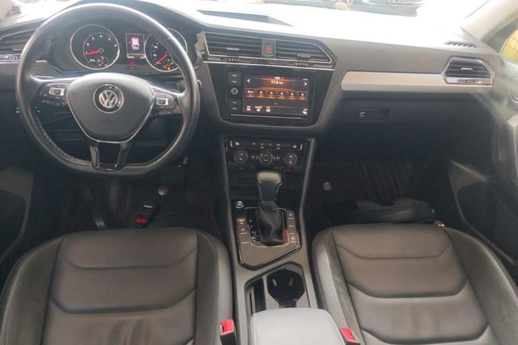 Used Volkswagen Tiguan L 2019 330TSI Automatic Two-Wheel Drive Panoramic Comfort Edition China VI Standard Center Console