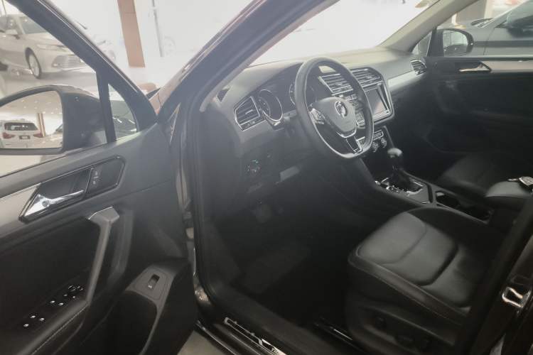 Used Volkswagen Tiguan L 2019 330TSI Automatic Two-Wheel Drive Smart Luxury Version China V Emission Standard Driver Seat