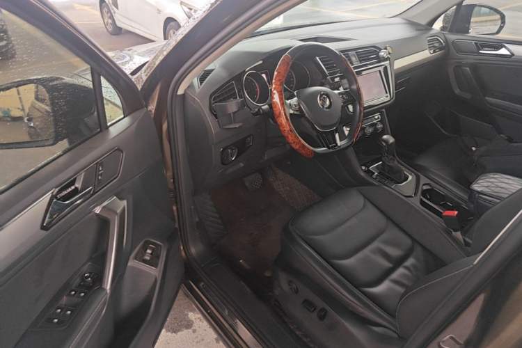 Used Volkswagen Tiguan L 2019 330TSI Automatic Two-Wheel Drive Smart Luxury Version China V Emission Standard Driver Seat