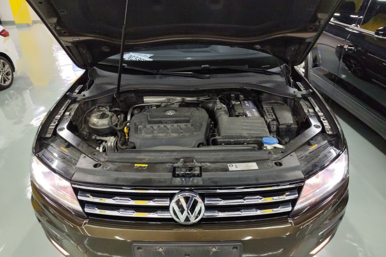 Used Volkswagen Tiguan L 2019 330TSI Automatic Two-Wheel Drive Panoramic Comfort Edition China VI Standard Engine Bay
