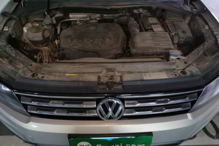 Used Volkswagen Tiguan L 2019 330TSI Automatic Two-Wheel Drive Smart Luxury Version China VI Standard Engine Bay