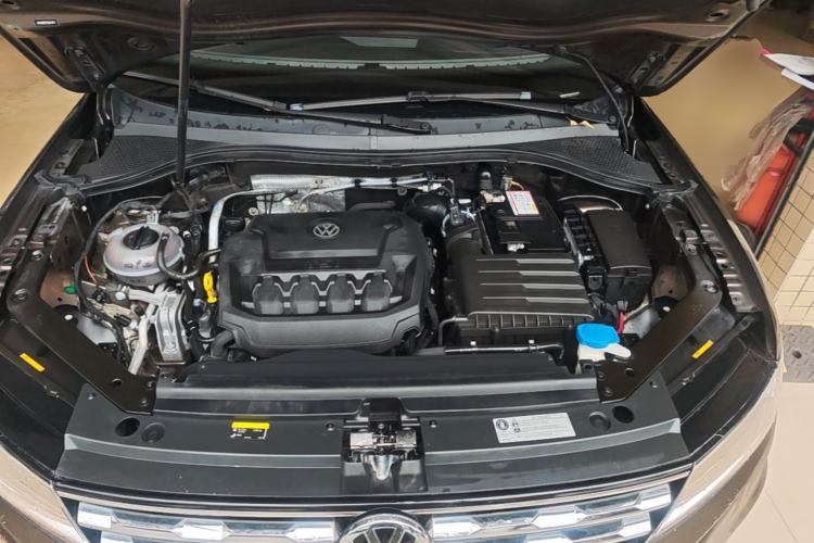 Used Volkswagen Tiguan L 2019 330TSI Automatic Two-Wheel Drive Panoramic Comfort Edition China VI Standard Engine Bay