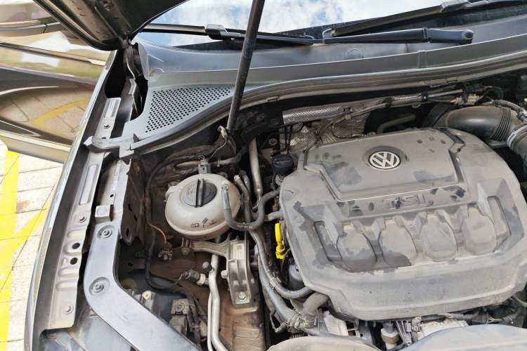 Used Volkswagen Tiguan L 2019 330TSI Automatic Two-Wheel Drive Panoramic Comfort Edition China VI Standard Engine Bay Right