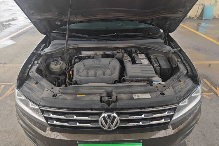 Used Volkswagen Tiguan L 2019 330TSI Automatic Two-Wheel Drive Smart Luxury Version China V Emission Standard Engine Bay