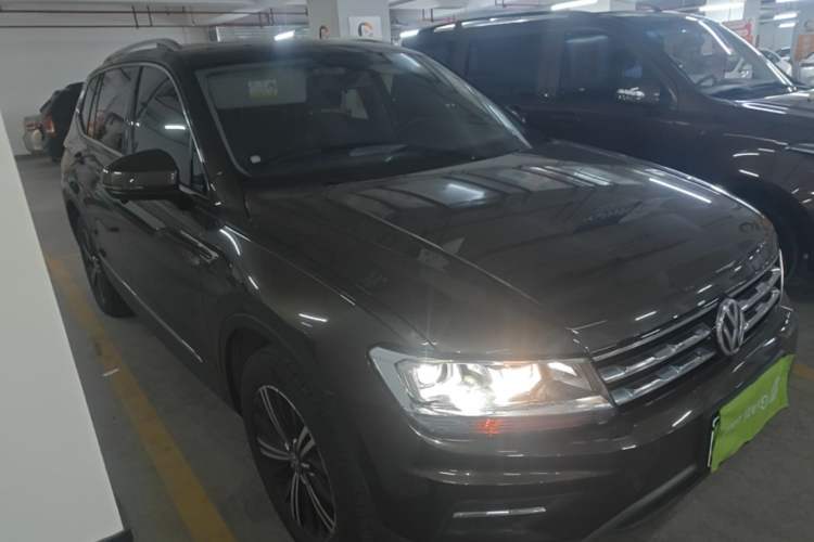 Used Volkswagen Tiguan L 2019 330TSI Automatic Two-Wheel Drive Panoramic Comfort Edition China VI Standard Front Right 45 Deg