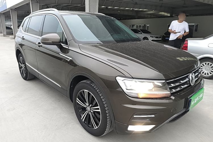 Used Volkswagen Tiguan L 2019 Updated Version 330TSI Automatic Two-Wheel Drive Panoramic Comfort Edition China VI Standard Front Right 45 Deg