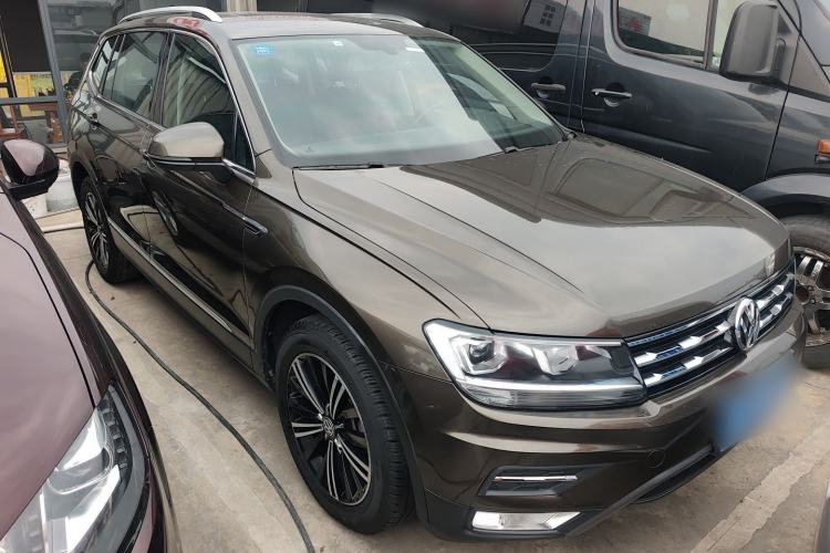 Used Volkswagen Tiguan L 2019 Updated Version 330TSI Automatic Two-Wheel Drive Panoramic Comfort Edition China VI Standard Front Right 45 Deg