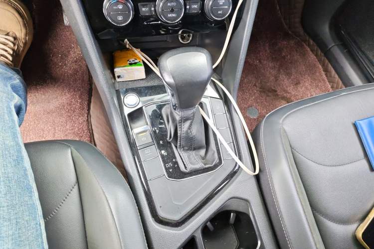 Used Volkswagen Tiguan L 2019 330TSI Automatic Two-Wheel Drive Panoramic Comfort Edition China VI Standard Gear Lever