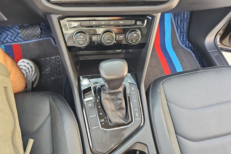Used Volkswagen Tiguan L 2019 Updated Version 330TSI Automatic Two-Wheel Drive Panoramic Comfort Edition China VI Standard Gear Lever