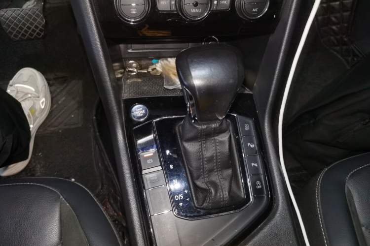 Used Volkswagen Tiguan L 2019 330TSI Automatic Two-Wheel Drive Smart Luxury Version China VI Standard Gear Lever